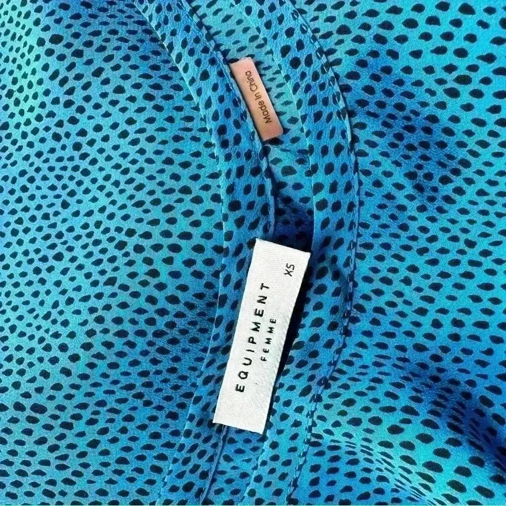 Equipment Femme Blue And Black Dotted Silk Short Sleeve Crew Neck Blouse XS - Picture 4 of 6